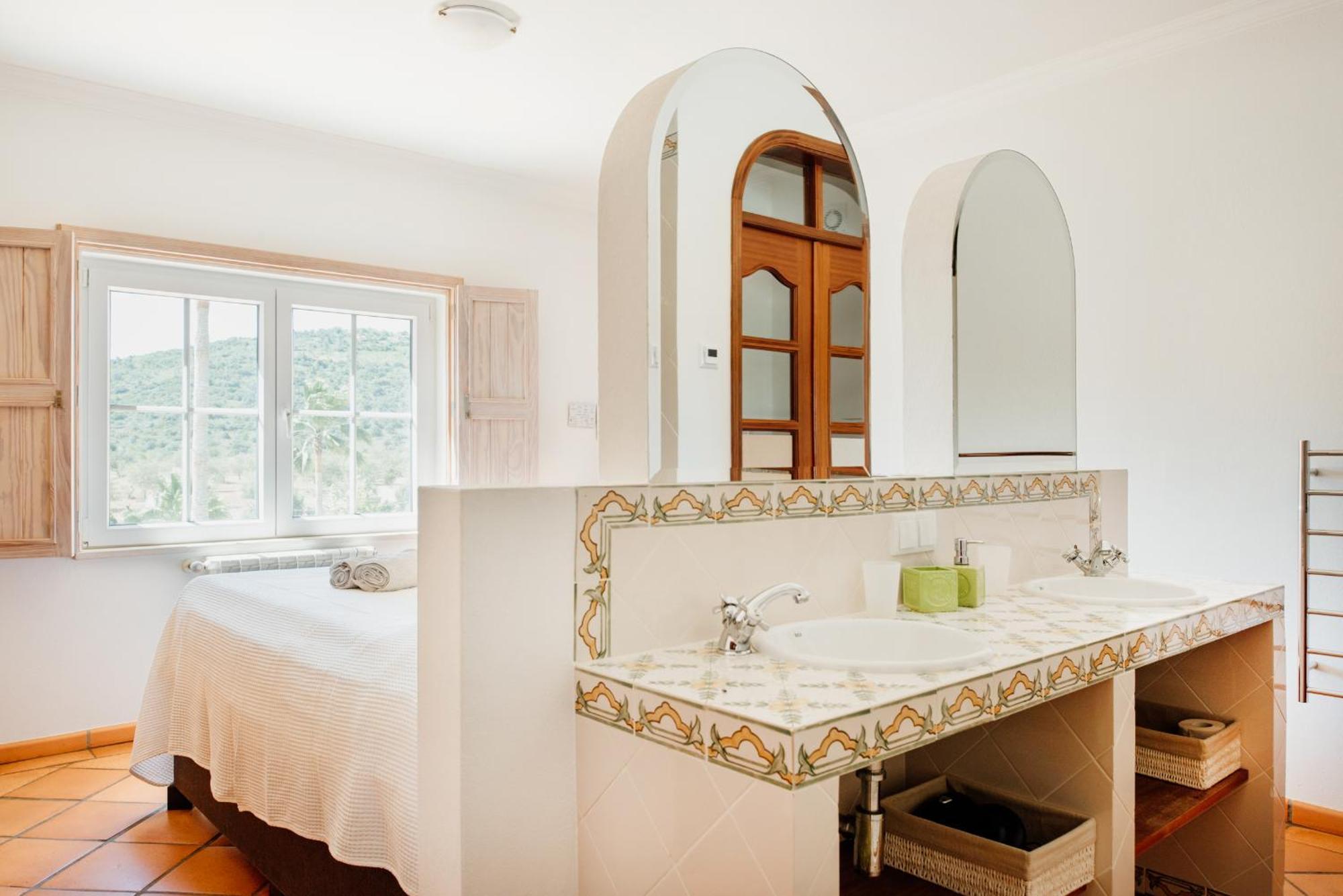 Bed and Breakfast Entrecolinas Paderne  Exterior foto